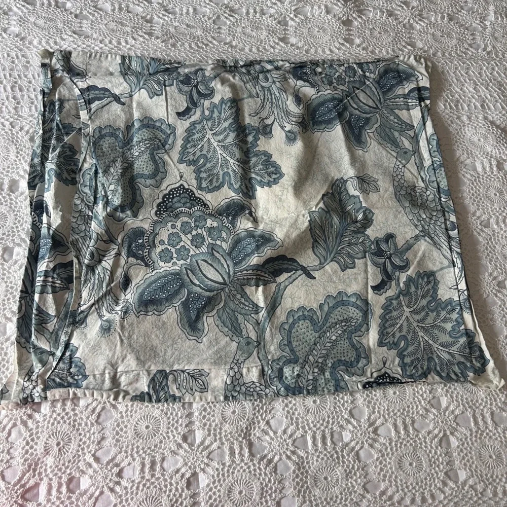 Pottery Barn Blue White Floral Bird Peacock Cotton Standard Pillow Sham‎ 2013